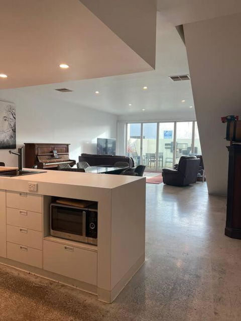 Access To All CBD Has To Offer - Accommodation Rockhampton 4
