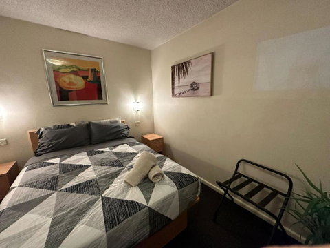 Acland Street Studio Apartment FREE PARKING - Accommodation Rockhampton 1