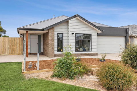 ADELPHI In The Point - Accommodation Rockhampton 0