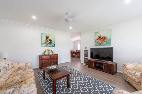 Admiralty Shores - LJHooker Yamba - Accommodation Rockhampton 1