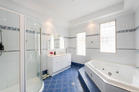 Admiralty Shores - LJHooker Yamba - Accommodation Rockhampton 2