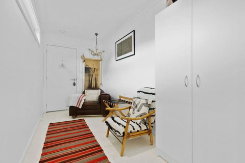 Adrift - Pet-friendly - 5 Min Walk To Bay - Rustic Charm - Accommodation Rockhampton 4