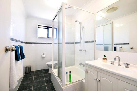 Affordable Gold Coast Holiday! - Accommodation Rockhampton 2