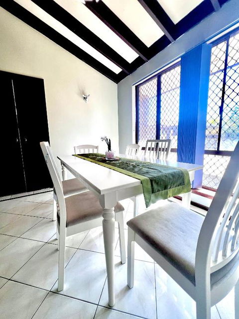 Affordable Beautiful Queen Bedroom Near City Swan River Fremantle University - Accommodation Rockhampton 4