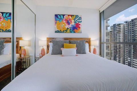 Above Brisbane King Suite With Rooftop Pool Deck - Accommodation Rockhampton 1