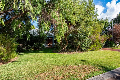 A Fairy Wren Cottage - Accommodation Rockhampton 1