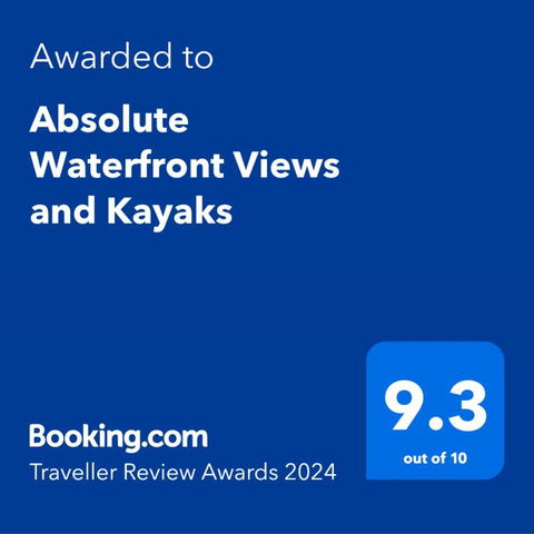 Absolute Waterfront Views And Kayaks - Accommodation Rockhampton 0