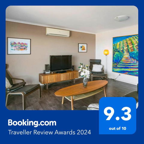 Absolute Waterfront Views And Kayaks - Accommodation Rockhampton 4