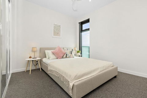 Ambrosia - East End Hillside Haven - Accommodation Rockhampton 1