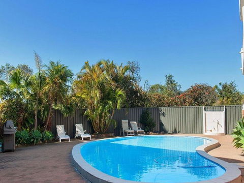 Albacore 3 Waterfront Pool Lift And Views - Accommodation Rockhampton 4