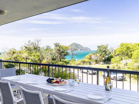 Albacore 3 Waterfront Pool Lift And Views - Accommodation Rockhampton 0