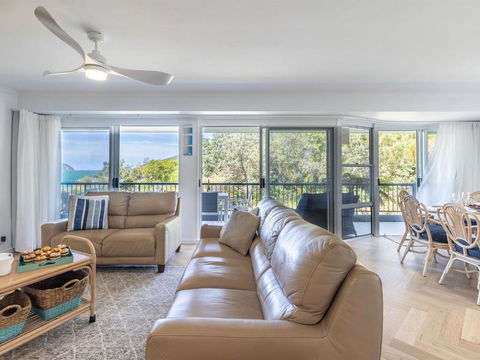 Albacore 3 Waterfront Pool Lift And Views - Accommodation Rockhampton 2