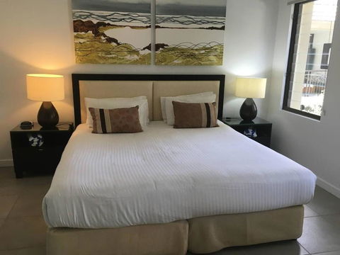 Amazing Rooftop Resort Experience With Hot Tub - Accommodation Rockhampton 2