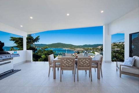 Airlie Bay View - Accommodation Rockhampton 0