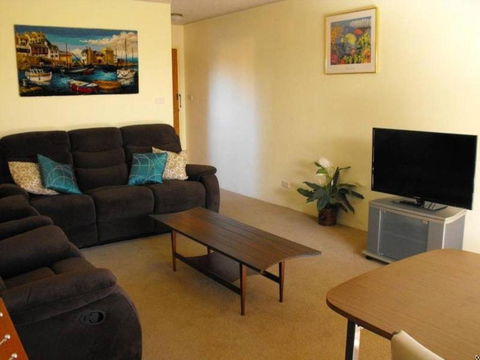 Akuna 8 - Accommodation Rockhampton 1