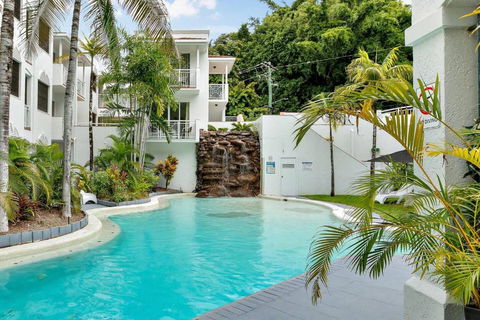 Alassio Poolside Resort - Palm Cove Beachfront Oasis - Accommodation Rockhampton 0