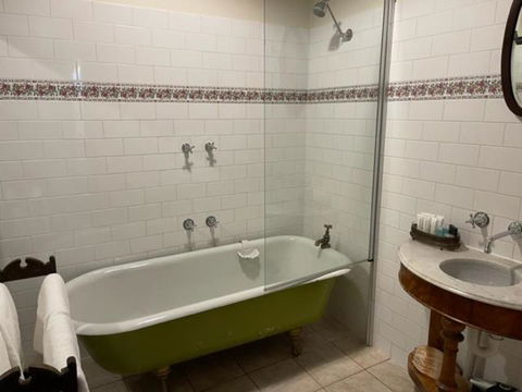 Albert Hotel Daylesford - Accommodation Rockhampton 1