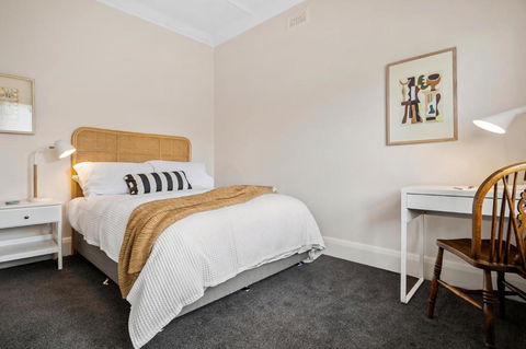 Albert Park Art Deco Gem Sleeps 5 Bevan 4 - Accommodation Rockhampton 3