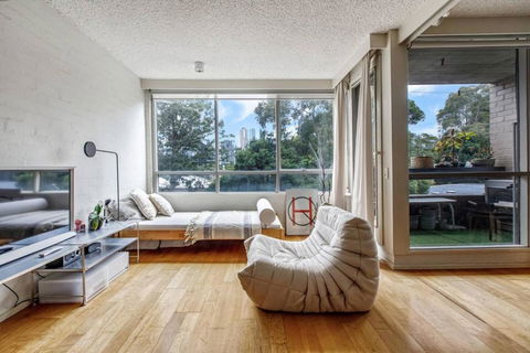 Albert Park Hideaway - A Peaceful Leafy Locale - Accommodation Rockhampton 0