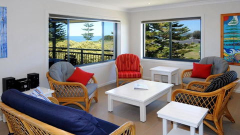 Alcheringa, 1 - 10 Pacific Parade - Accommodation Rockhampton 4