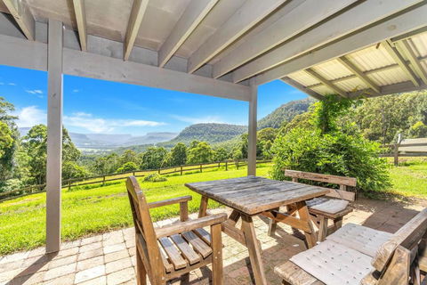 Alcheringa Cottage Amazing Location With Views - Accommodation Rockhampton 3