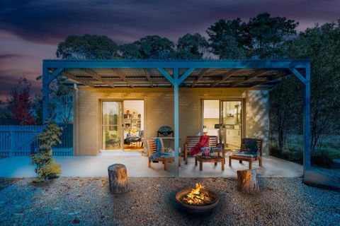 Alderwood Cottage - Cottage W Gorgeous Dam Views! - Accommodation Rockhampton 0