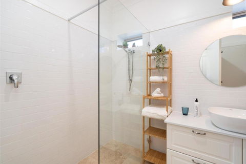 Alderwood Cottage - Cottage W Gorgeous Dam Views! - Accommodation Rockhampton 3