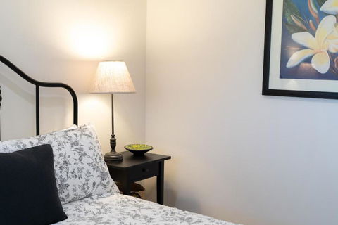 Alderwood Cottage - Cottage W Gorgeous Dam Views! - Accommodation Rockhampton 4