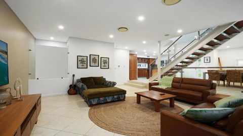 Alemar Close To Beach, Shops And Cafes Accom Holidays - Accommodation Rockhampton 4