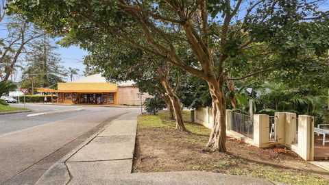 Alemar Close To Beach, Shops And Cafes Accom Holidays - Accommodation Rockhampton 2