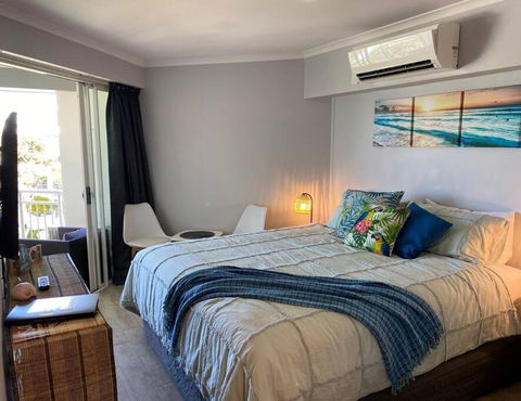 Alex Heads Beachfront Resort King Bed Studio Room - Accommodation Rockhampton 1
