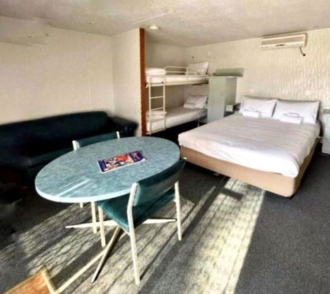 Alexandra Parklife Studio 3 - Accommodation Rockhampton 2