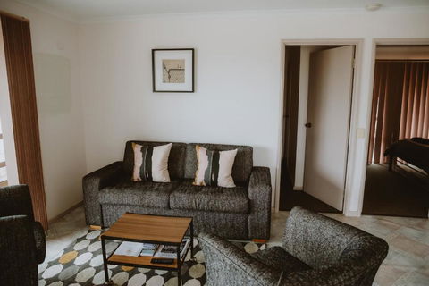 Alkoomi Chalets - Accommodation Rockhampton 2