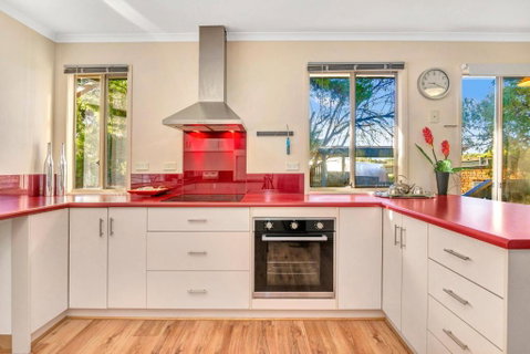 All Decked Out - Port Willunga - C21 SouthCoast Holidays - Accommodation Rockhampton 3