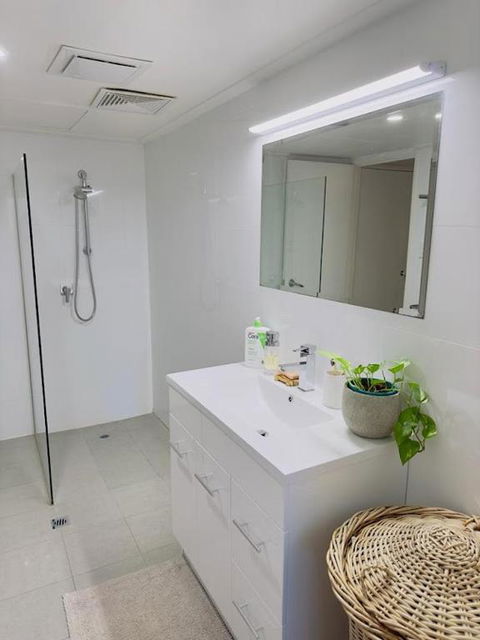 All The Comforts By The Lake - Accommodation Rockhampton 4