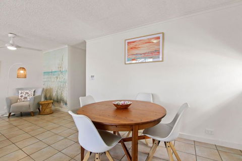 Allamanda, Unit 11, 32 Esplanade, Bulcock Beach - Accommodation Rockhampton 3