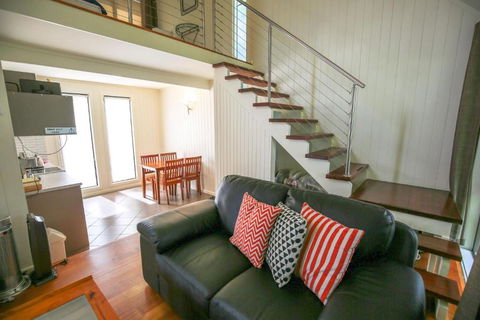 Allambie Cottages - Villa 2 - Accommodation Rockhampton 3