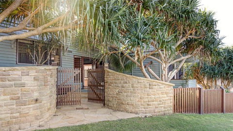 Allawah Cottage - Most Popular Beach House - Accommodation Rockhampton 2