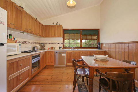 Allen Street - Accommodation Rockhampton 0