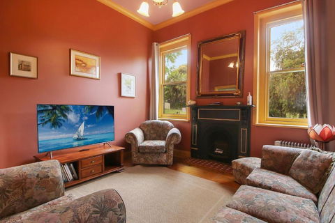 Allen Street - Accommodation Rockhampton 1