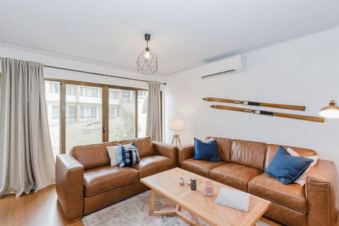 Alpine Mountain View - 24 Of 13-15 Kirwan Close - Accommodation Rockhampton 2