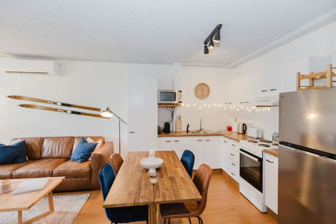 Alpine Mountain View - 24 Of 13-15 Kirwan Close - Accommodation Rockhampton 3