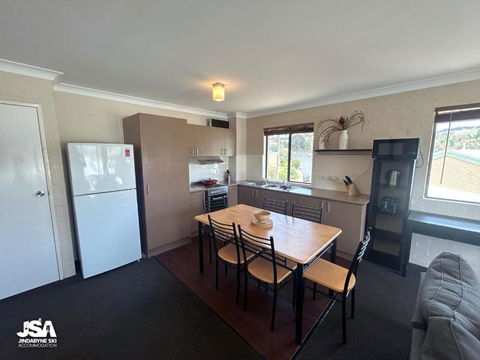 Alpine Mountain View 44 - Accommodation Rockhampton 2