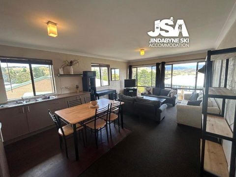 Alpine Mountain View 44 - Accommodation Rockhampton 1