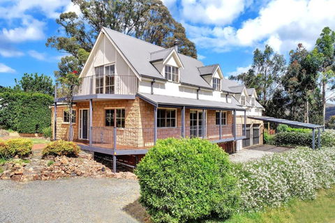 Alpine Sadler Retreat - Accommodation Rockhampton 0