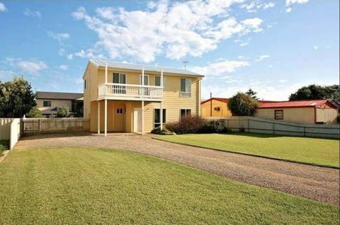 Alton Seas 67 Hargreaves Rd Middleton - No Linen Included - Accommodation Rockhampton 1