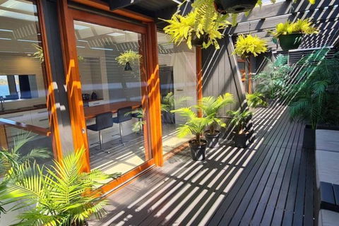 AMAZING 5-Star WATERFRONT RETREAT ON THE RIVERWALK - Accommodation Rockhampton 4