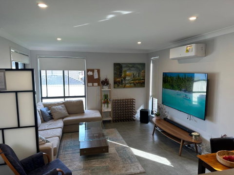 Amazing Air Austral With AC And Built-in Wardrobe - Accommodation Rockhampton 0
