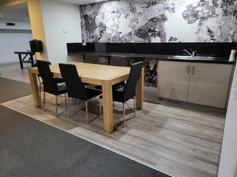 Amazing Studio Apartment Front Flinders Station - Accommodation Rockhampton 2