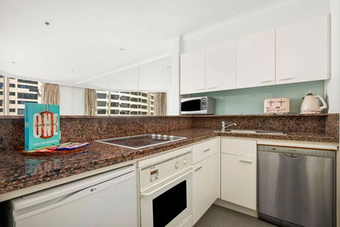 Amazing Sydney Apartment With Pool, Gym And Sauna - Accommodation Rockhampton 3